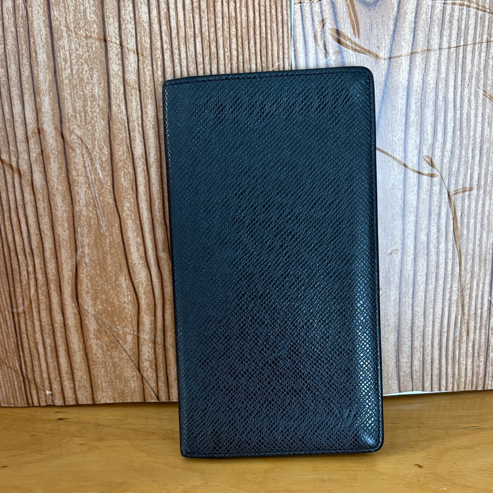Louis Vuitton Vintage 06 Black Taiga Leather Porte-Valeures Cartes Credit Wallet